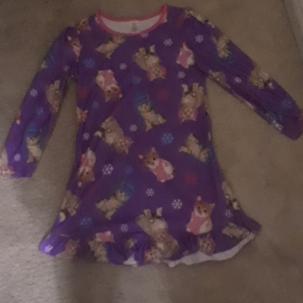 I'm selling this purple dress/nightgowns